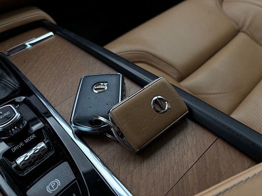 Volvo XC90 Inscription, 2015 года, пробег 97207 км