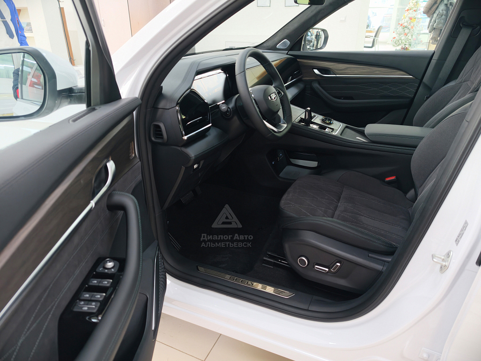 Geely Monjaro Flagship SE, белый