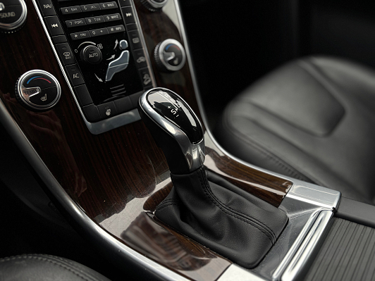 Volvo XC60 Summum, 2015 года, пробег 187400 км