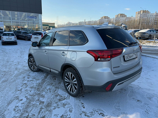 Mitsubishi Outlander Invite (2018-2021), 2019 года, пробег 64841 км