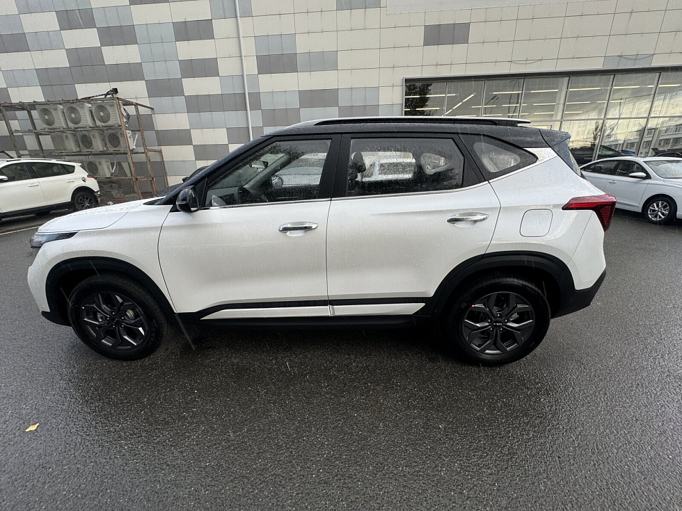 Kia Seltos Luxe, черный