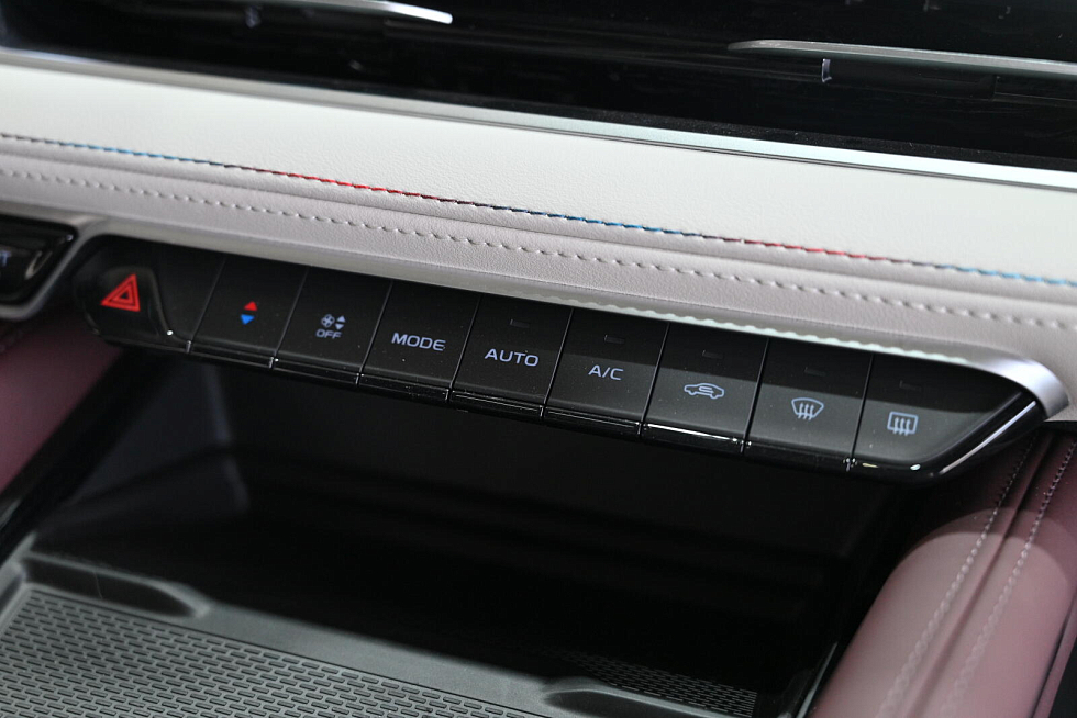 Geely Monjaro Exclusive (2023-2025), белый