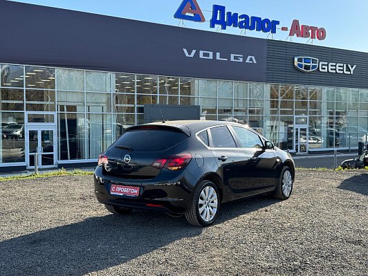 Opel Astra, 2011 года, пробег 156002 км