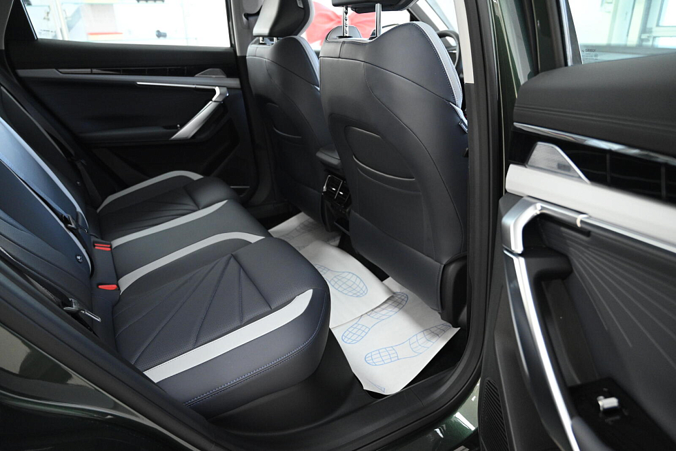 Geely Atlas , зеленый