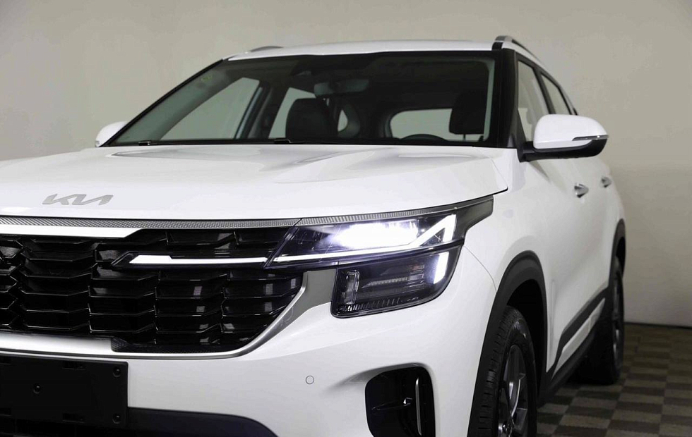 Kia Seltos Deluxe Edition, белый