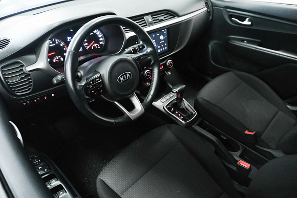 Kia Rio Luxe, 2021 года, пробег 68500 км