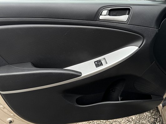 Hyundai Solaris Active, 2011 года, пробег 196956 км