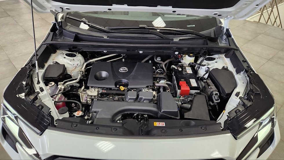 Toyota RAV4 Luxury, белый