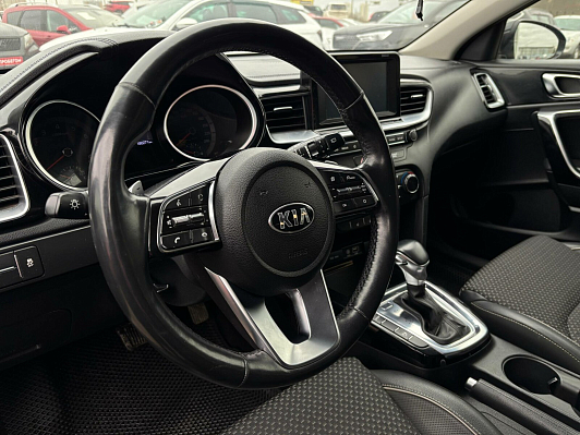 Kia Ceed Prestige, 2018 года, пробег 180268 км