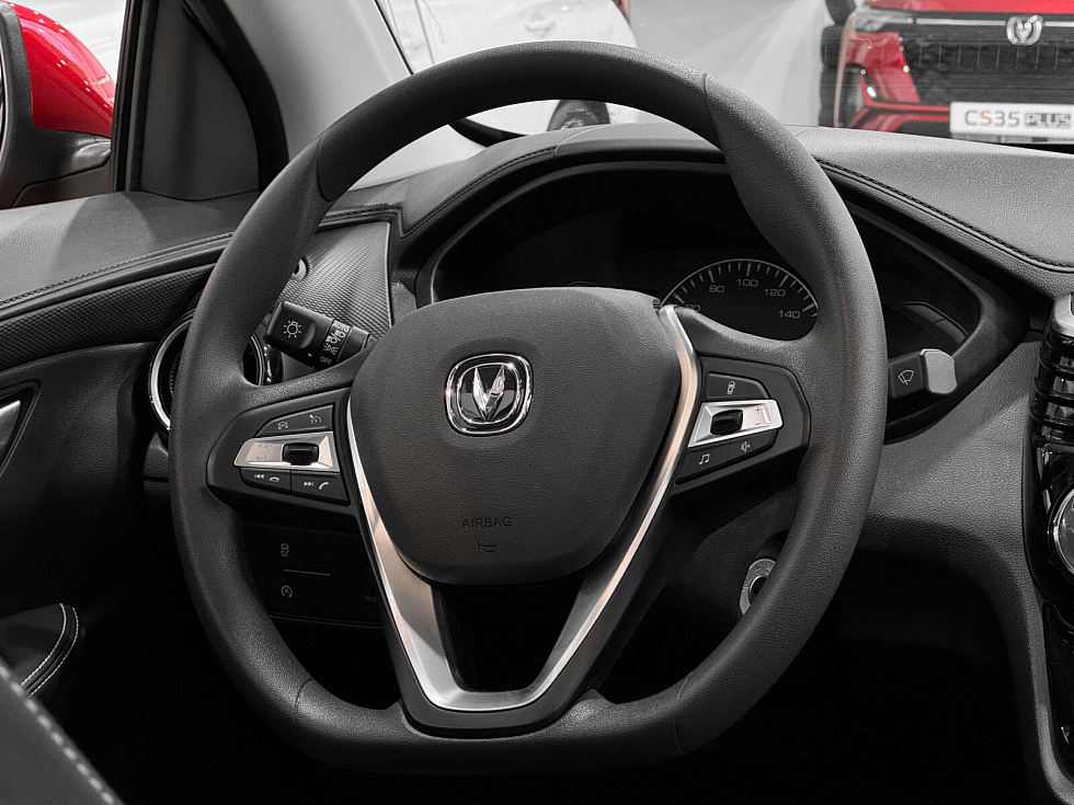 Changan Alsvin Luxe, красный