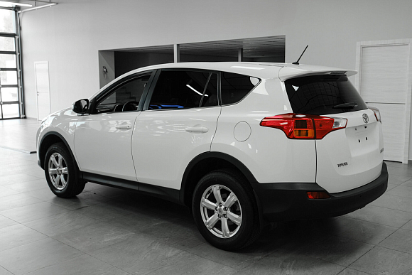 Toyota RAV4, 2015 года, пробег 122000 км