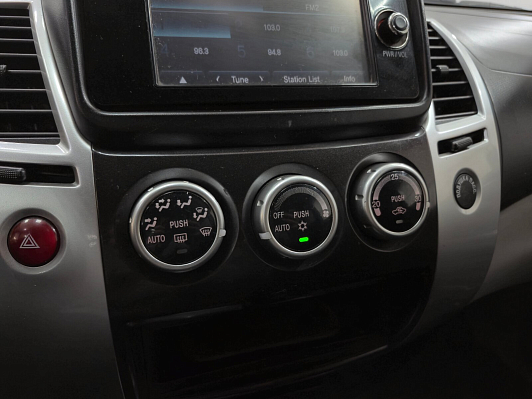 Mitsubishi Pajero Sport Intense, 2014 года, пробег 292060 км