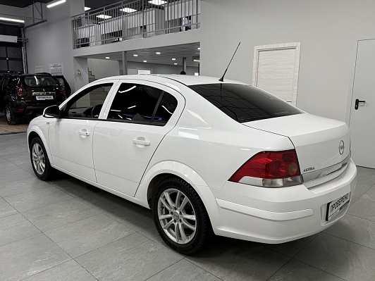 Opel Astra, 2011 года, пробег 245000 км
