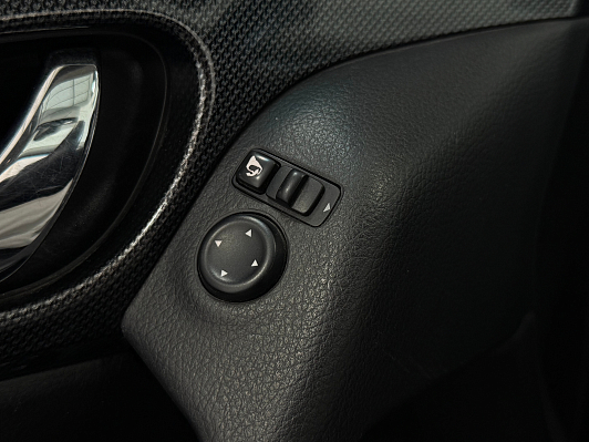 Nissan X-Trail LE, 2015 года, пробег 230513 км