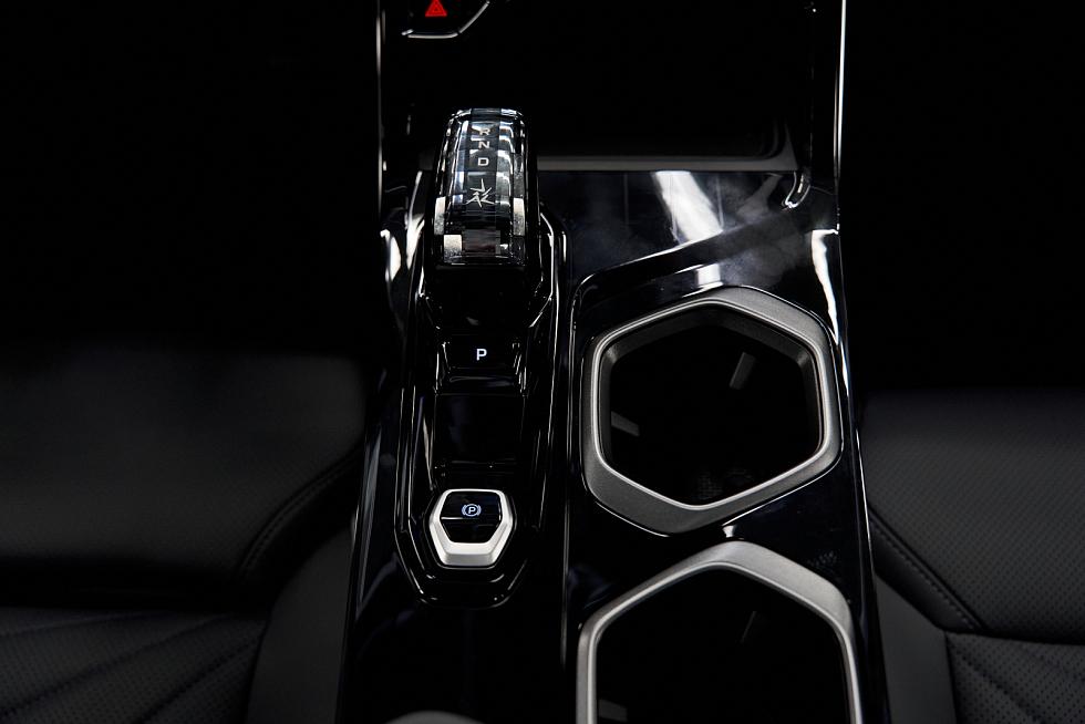 Geely Atlas Flagship Sport, серый