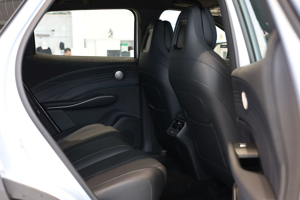 Omoda C7 Supreme, серебряный