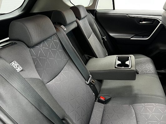 Toyota RAV4 Престиж, 2020 года, пробег 67330 км