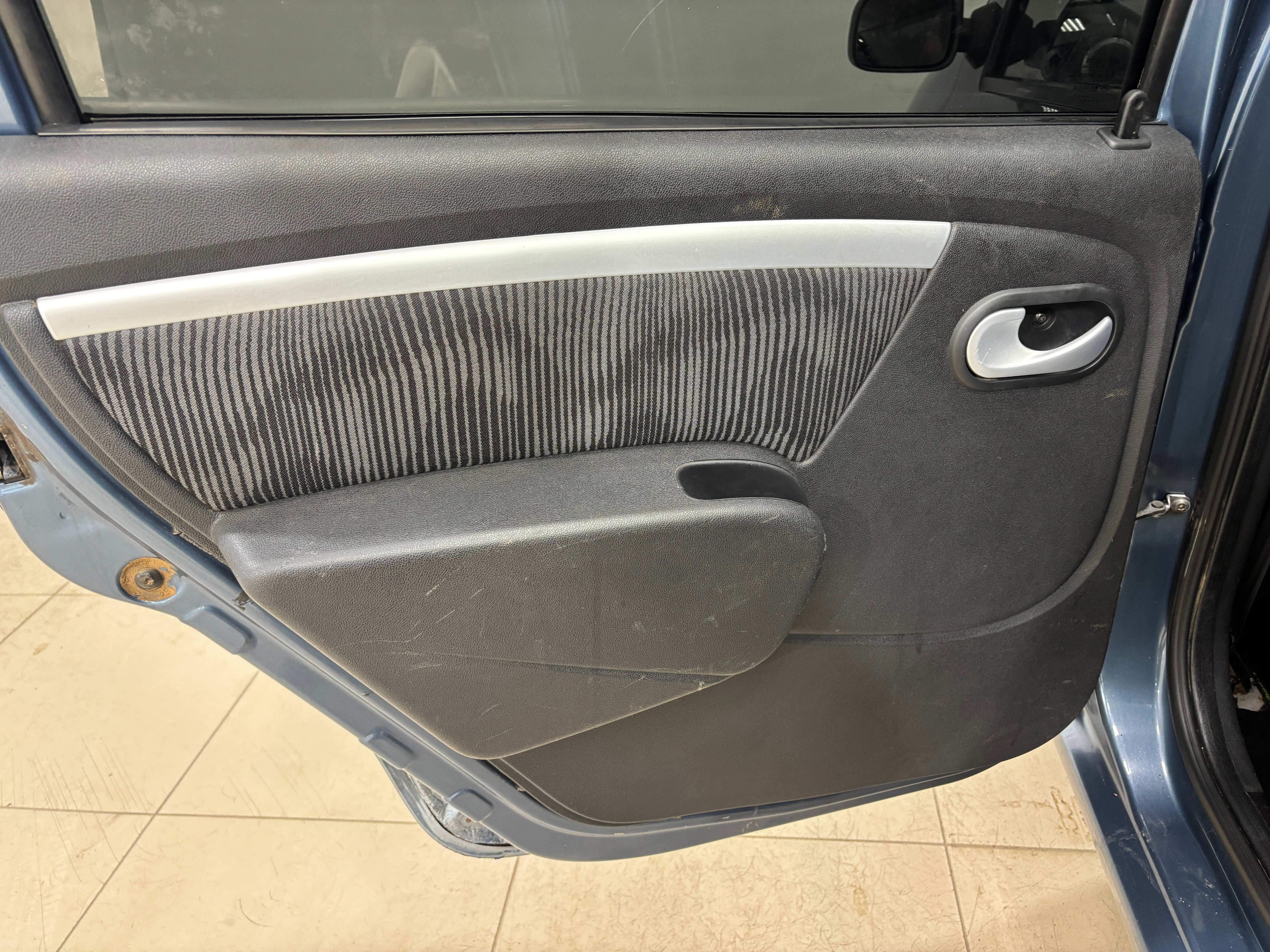 Renault Logan Prestige, 2011 года, пробег 573745 км