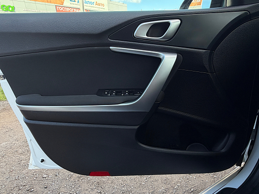 Kia Ceed Luxe, 2019 года, пробег 49489 км