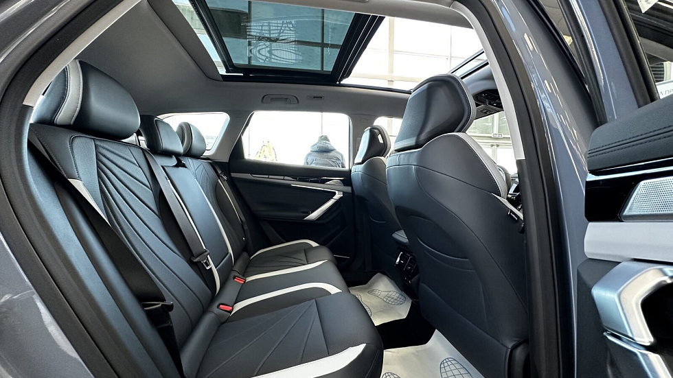 Geely Atlas Flagship Sport, серый