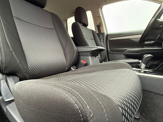 Mitsubishi Outlander Intense, 2018 года, пробег 172000 км