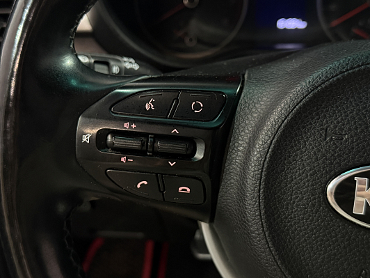Kia Rio Luxe RED Line, 2019 года, пробег 154000 км