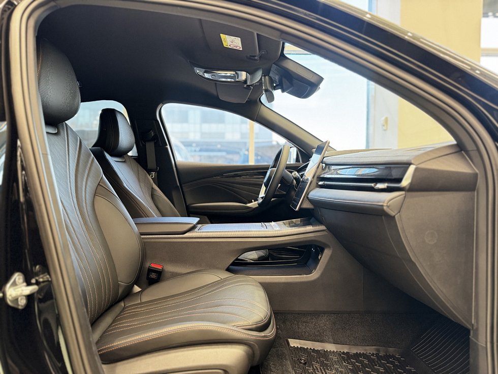 Geely Preface Флагман, черный