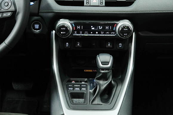 Toyota RAV4, 2025 года, пробег 142 км