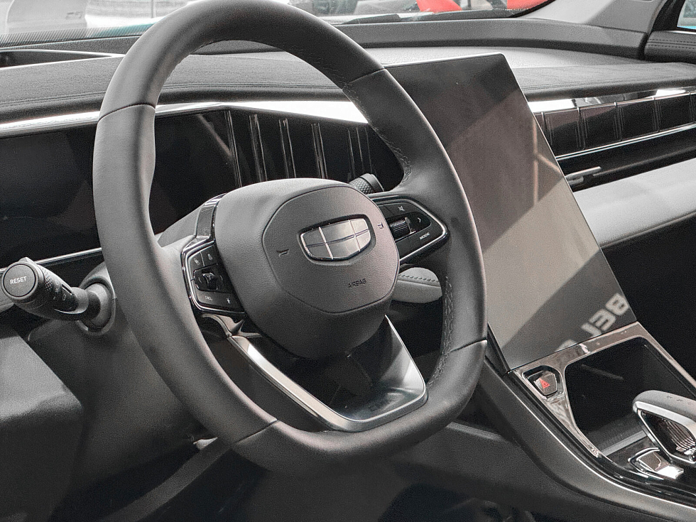 Geely Atlas Flagship Sport, зеленый