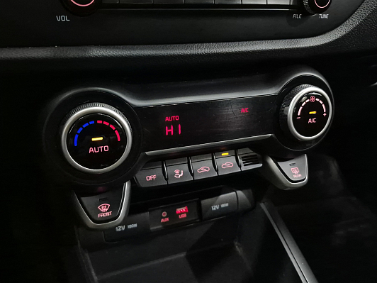 Kia Rio Luxe, 2017 года, пробег 50000 км