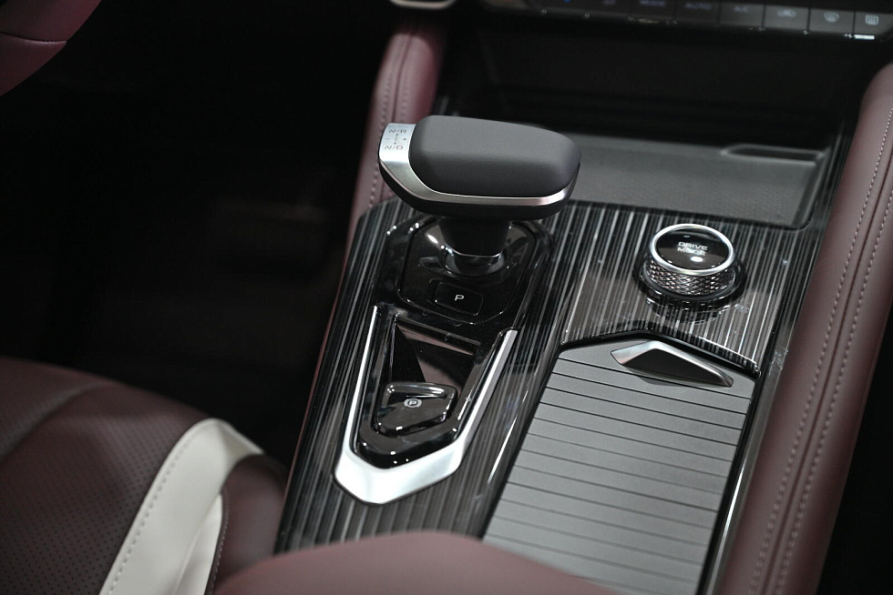 Geely Monjaro Flagship (2023-2025), белый