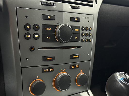 Opel Astra, 2011 года, пробег 245000 км