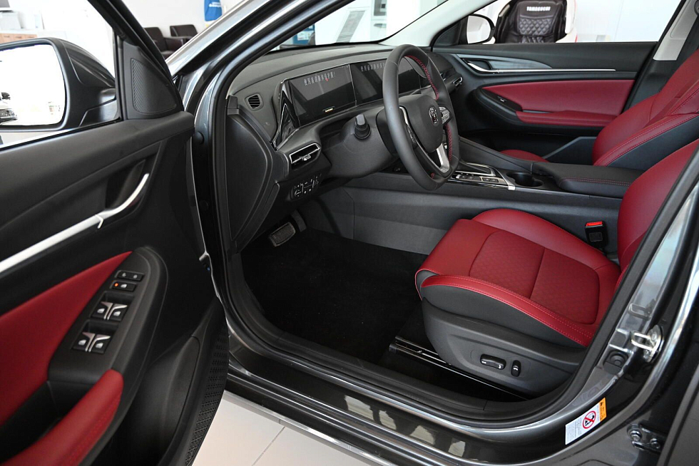 Changan Eado Plus Tech, серебряный