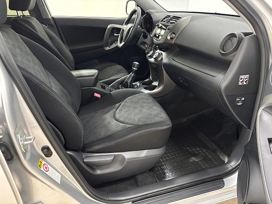 Toyota RAV4, 2012 года, пробег 156391 км