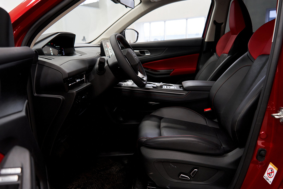 Changan UNI-S Luxe, красный