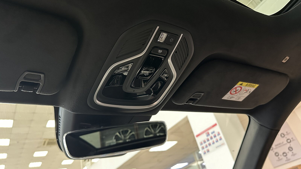 Geely Monjaro Flagship SE, белый