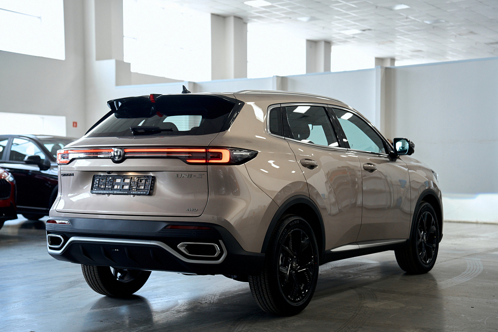 Changan UNI-S Техно, золотой