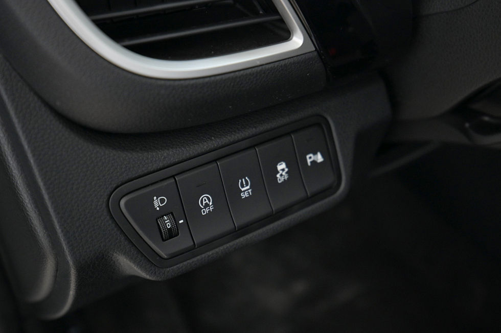 Kia Seltos Deluxe Edition, белый