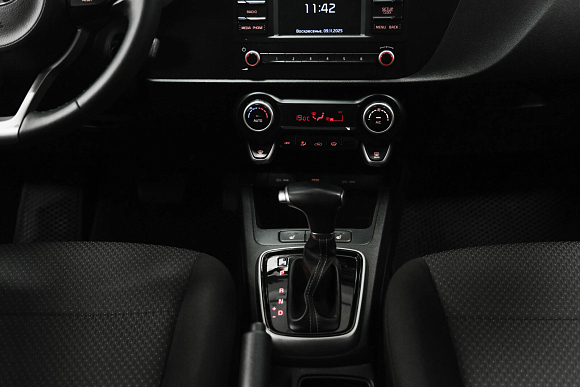 Kia Rio Luxe, 2021 года, пробег 74500 км