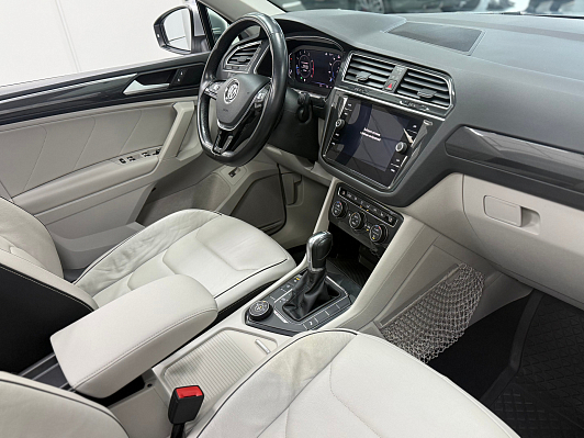 Volkswagen Tiguan, 2019 года, пробег 105312 км