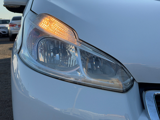 Peugeot 208 Active, 2014 года, пробег 150000 км