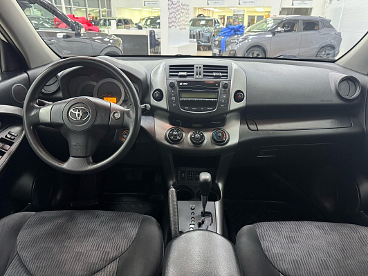 Toyota RAV4, 2010 года, пробег 179332 км