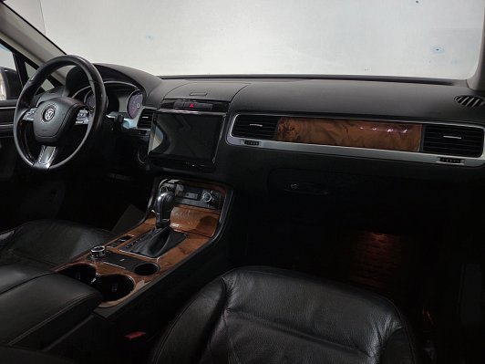 Volkswagen Touareg, 2011 года, пробег 324000 км