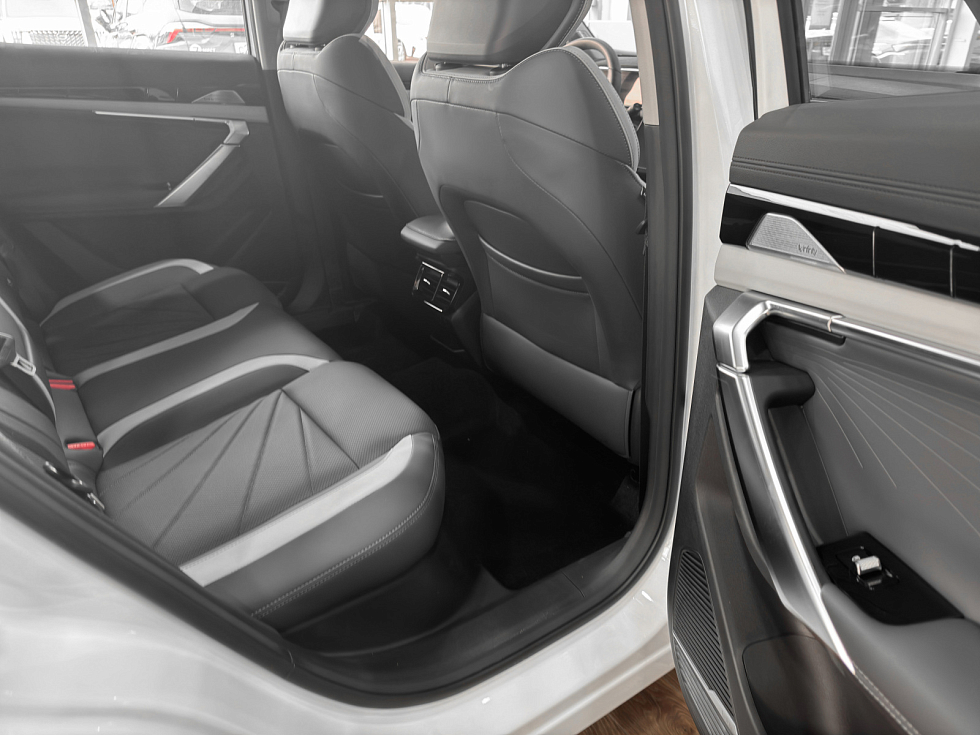 Geely Atlas , белый