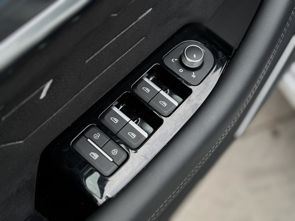 Geely Monjaro Flagship (2023-2025), белый