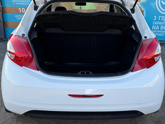 Peugeot 208 Active, 2014 года, пробег 150000 км