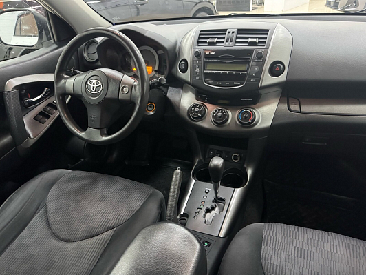 Toyota RAV4, 2010 года, пробег 179332 км