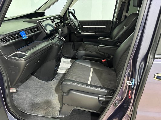 Honda Stepwgn, 2016 года, пробег 103370 км