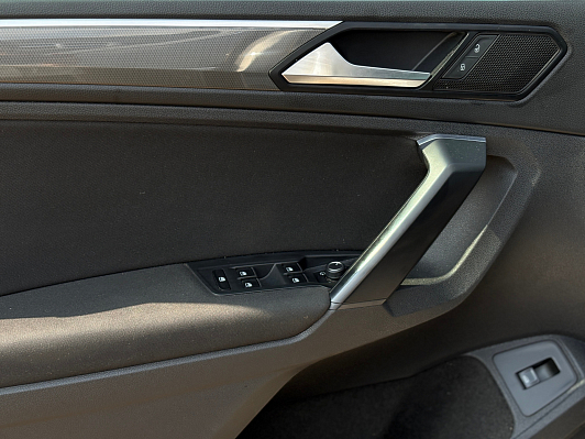 Volkswagen Tiguan CONNECT, 2018 года, пробег 130907 км