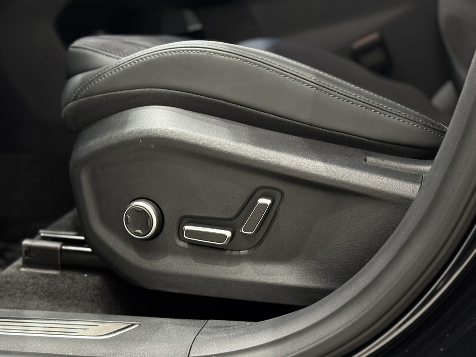 Geely Monjaro Flagship SE, черный